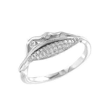 Silver ring with zirconia 