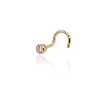 Goldenes Piercing für die Nase 