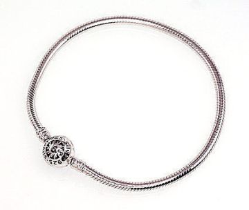 Silberne Armbänder 