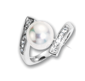 Silver ring with zirconia and pearls 