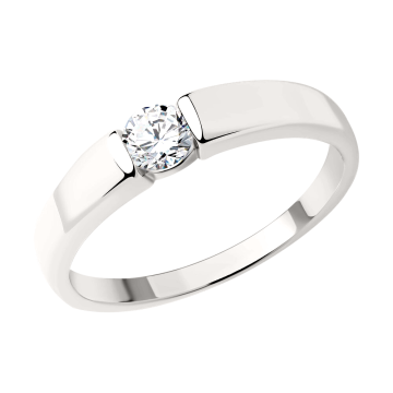 Silver ring with zirconia 