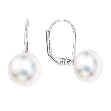 Silver earrings with pearl 