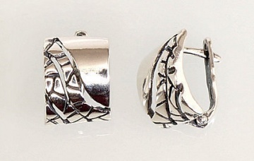 Silver earrings with 'english' lock 