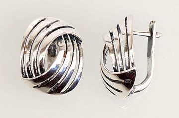 Silver earrings with 'english' lock 