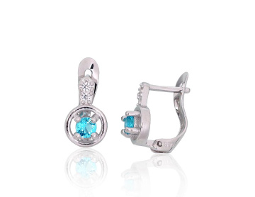 Silberne Ohrringe mit dem englischen Verschluss 