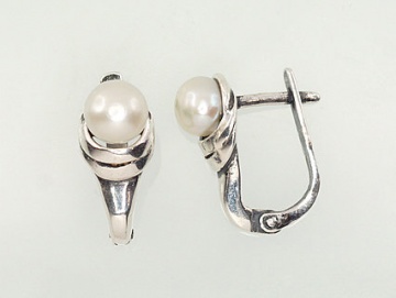 Silver earrings with 'english' lock 