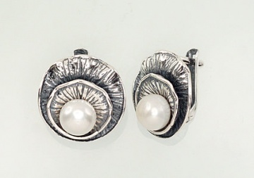 Silver earrings with 'english' lock 