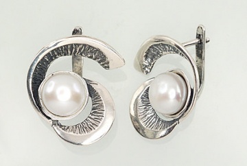 Silver earrings with 'english' lock 