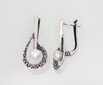 Silver earrings with 'english' lock 