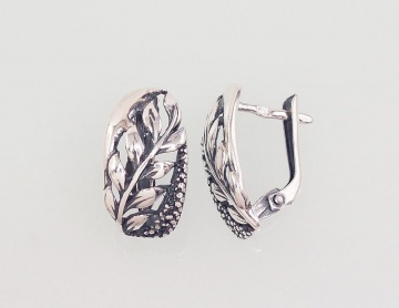 Silver earrings with 'english' lock 