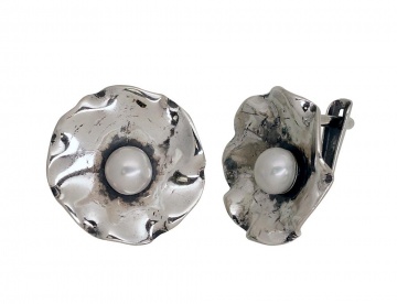 Silver earrings with 'english' lock 