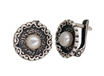 Silver earrings with 'english' lock 