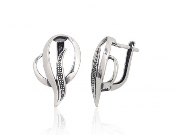 Silver earrings with 'english' lock 