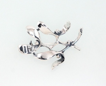 Серебряная брошь 