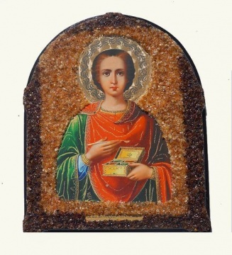 Православная икона "Пантелеймона целителя" украшенная натуральным янтарем 