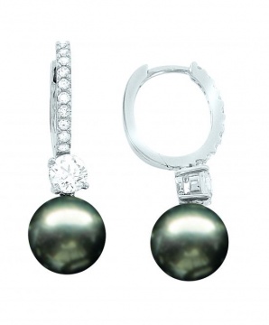 Silver earrings with black pearl 