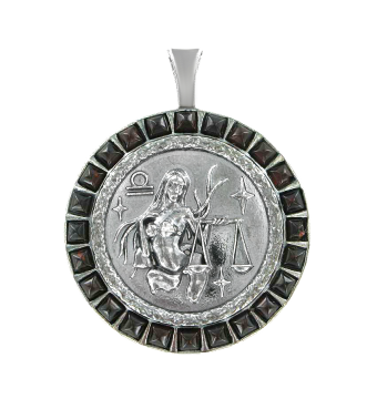 Серебряная подвеска 925 пробы, знак зодиака "Весы" Вставка: натуральный янтарь 