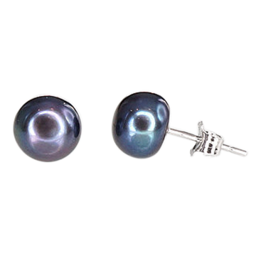Silver earrings with pearl 
