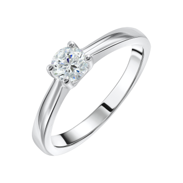 Silver ring with zirconia 