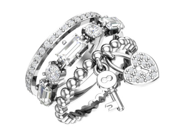 Silver ring with zirconia 